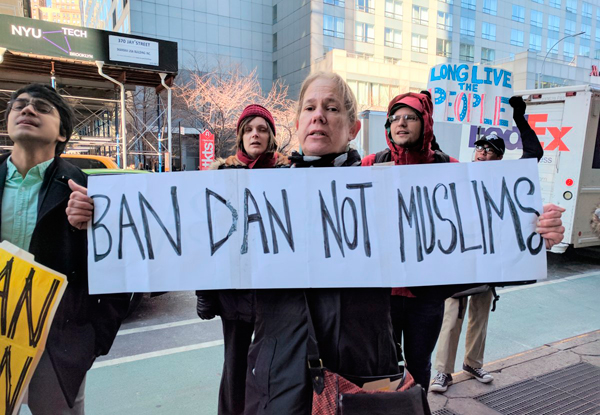 Bay Ridge protests pro-‘Muslim ban’ Rep. Donovan