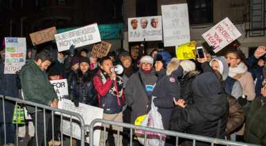 Activists besiege ‘traitor’ Hamilton for joining GOP-aligned bloc