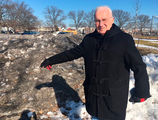 City’s snow pile blocks park entrance