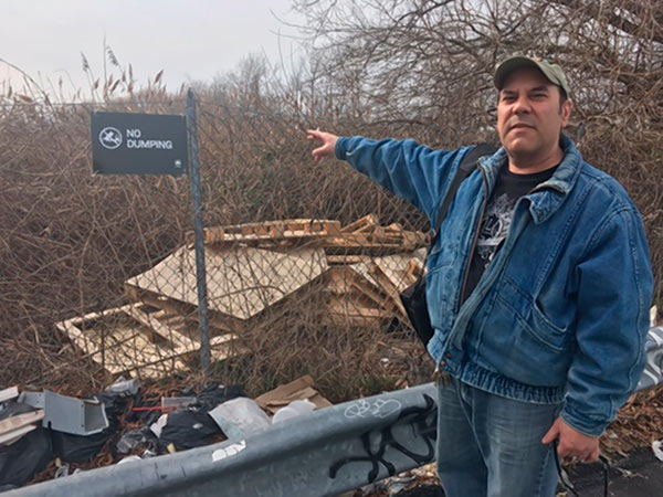 Trash talk! Residents says new signs won’t stop Marine Park’s dirty birds