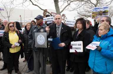 Pols slam DEC for failing to alert public about Gravesend oil spill