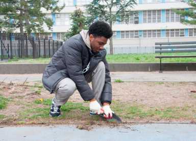 Volunteers beautify Marine Park for Earth Day