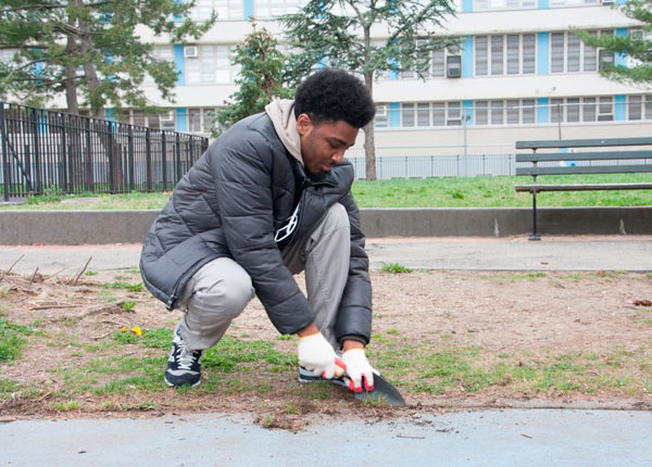Volunteers beautify Marine Park for Earth Day