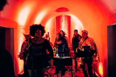 Dead beats: Music and story series rises in Green-Wood Cemetery