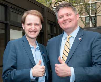 Council candidates schmooze at Shore Hill