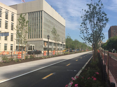 Work almost complete on park-like entrance to Brooklyn Bridge