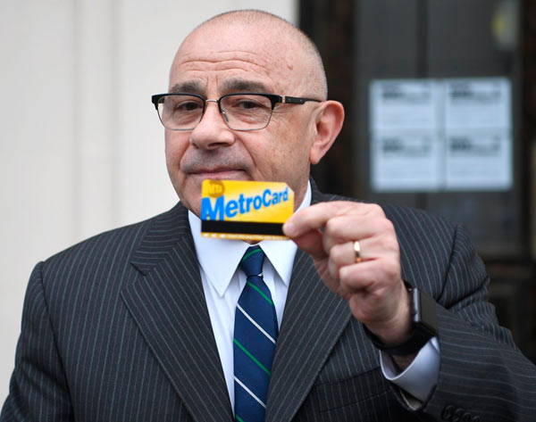 P’Slope stakeout: Pol fails to ambush mayor with MetroCard at gym, gets him on subway anyway