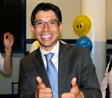 Men-shocka! Challenger Carlos Menchaca unseats Sara Gonzalez in Sunset Park council primary