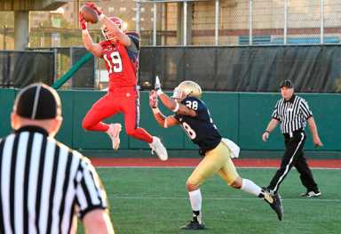 Comeback in Coney: FDNY tops NYPD in gridiron matchup