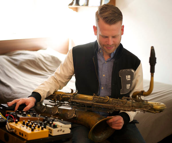 Sax machine! Musician uses synth on his horn