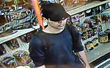 Robber uses pepper spray, sledgehammer in attempt to steal gun