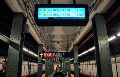Cockamamie clocks confuse Bay Ridge straphangers