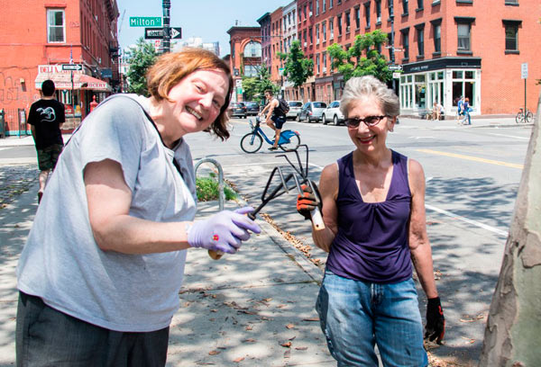 Making Greenpoint greener: Local group hosts afternoon of park beautifying, tree education