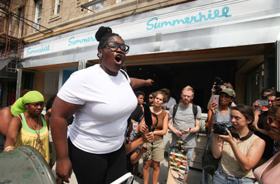 Summer-Hell: Outraged residents protest at controversial restaurant