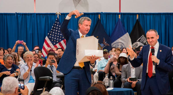 Speaking up: Coney Islanders grill mayor on jobs, housing at town hall