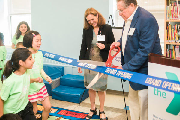 Kids and pols celebrate new youth library in Coney Island