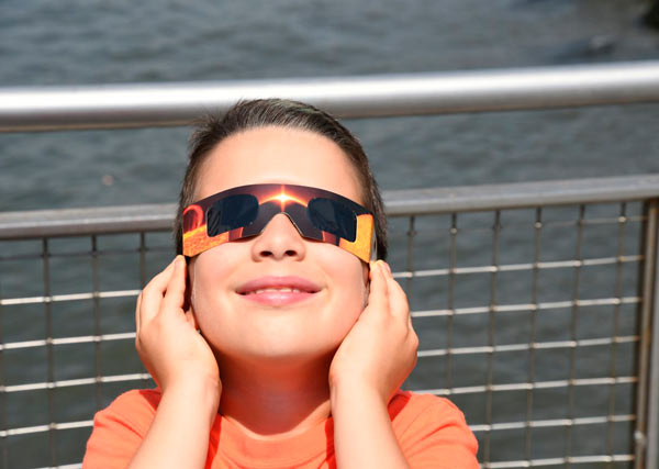 Total eclipse of the heart: Ridgites bond over sunny sight at 69th St. pier