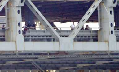 Police talk down man from Verrazano-Narrows Bridge