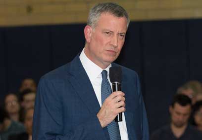 Royal apology: Mayor tells Bay Ridge he’s sorry, promises to fix flophouse Prince Hotel