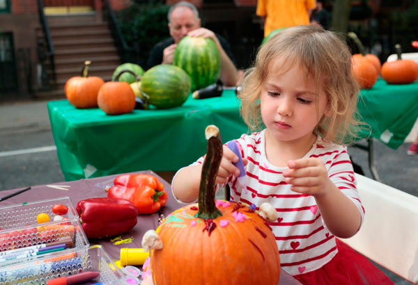 Feting urban farmers: Thousands hit harvest fair to celebrate community gardens
