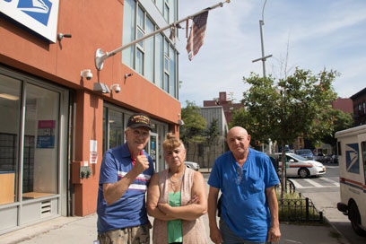 Stars and gripes: Vets furious over Clinton Hill post office’s tattered flags