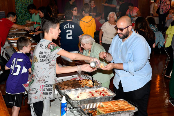 Neighborhood flavor: Bay Ridgites eat up at 21st-annual ‘Taste of the Ridge’