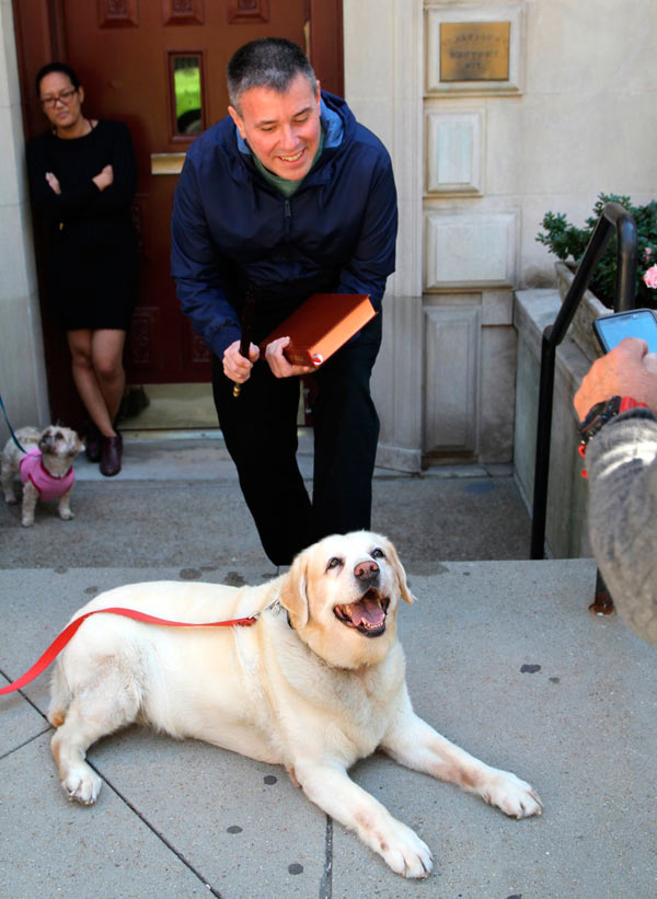 New best friends for the man upstairs: Priest blesses Slope pets at annual ritual