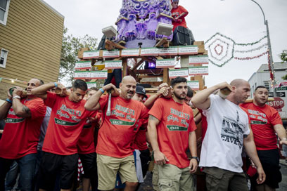 Divine dining: Bklynites chow down on Italian feast at W’burg Columbus-Day Giglio celebration