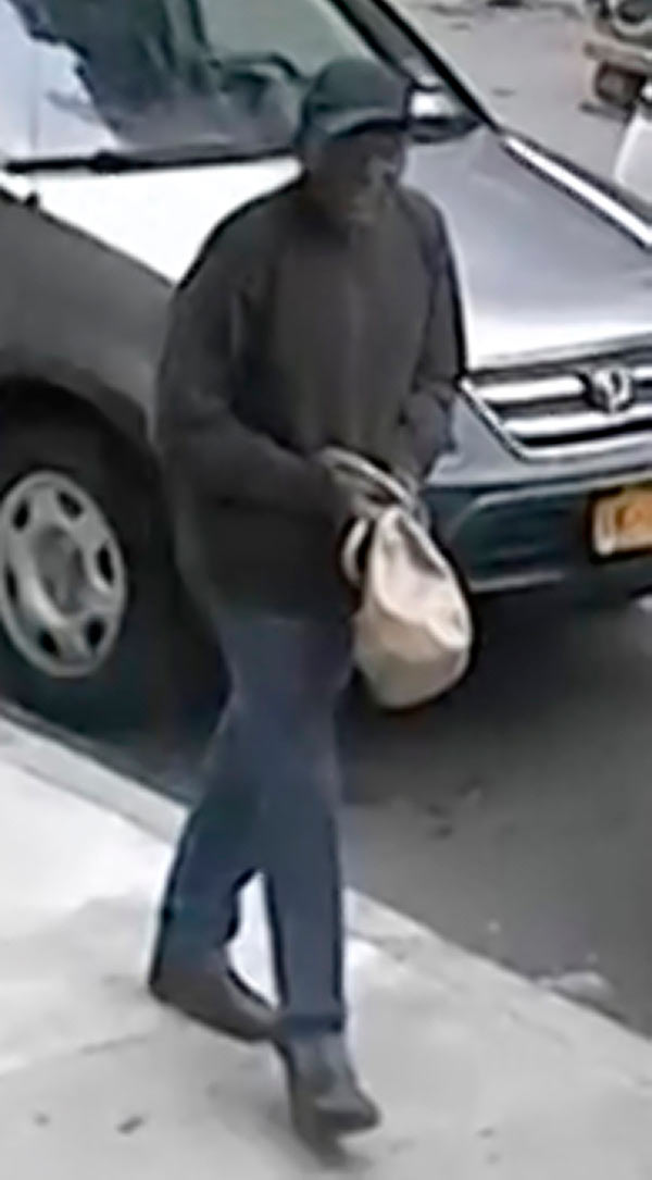 Bandits’ big haul: Pair of thieves steal bag with $25,000 from woman’s car in W’burg