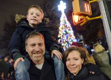 Bright Christmas: 1,500 people gather on Fifth Avenue for Park Slope tree lighting