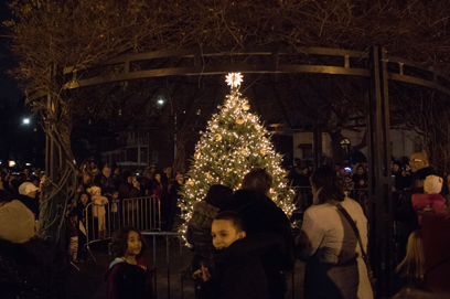 Ridgites ring in the season at Shore Road Gazebo