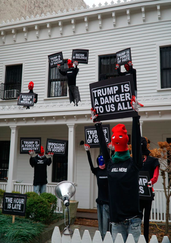 Holiday jeer: Slope resident skewers Trump with seasonal front-yard display