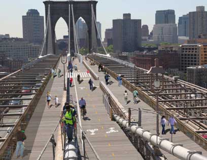 Packing ‘em on: Transit honchos reveal plan to expand Brooklyn Bridge’s pedestrian path