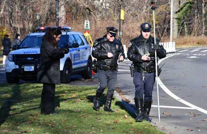 Motorist strikes, injures jogger in Prospect Park hit-and-run