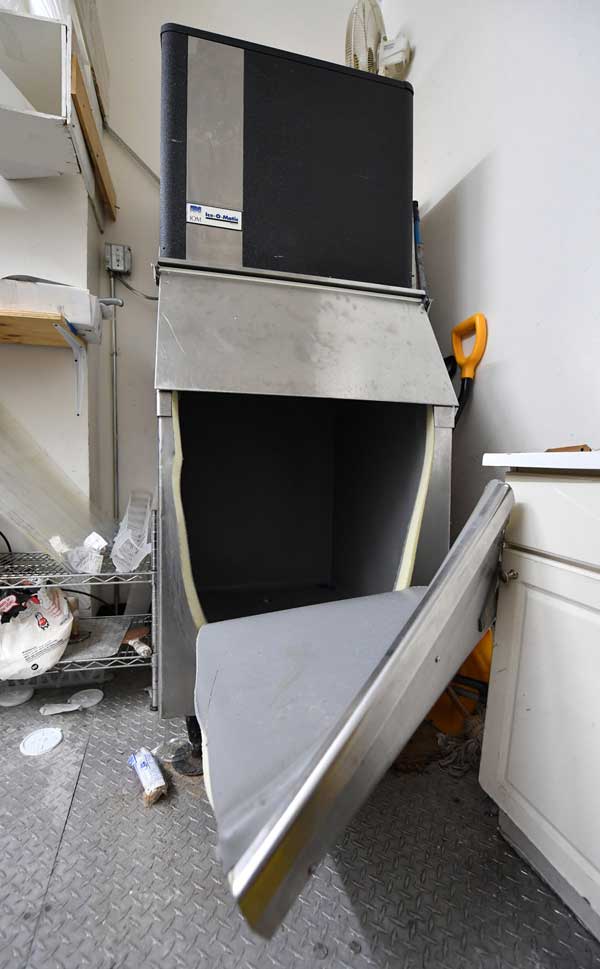 Cold case: Police pull guy from Bed-Stuy bodega’s ice machine after attempted robbery