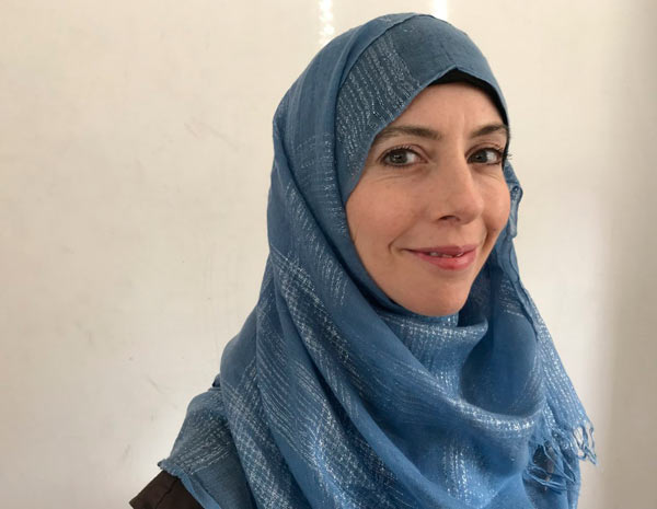 Cover girl: New play explores beauty tips for hijab-wearing women