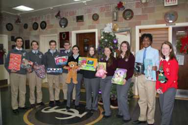High schoolers bestow gifts to children of incarcerated women