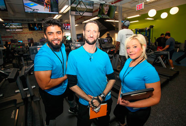 Beef among beefcakes: Blink Fitness opens in Sunset Park on same block as old-school gym, riling iron pumpers