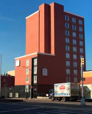 Do not disturb: Sunset Parkers angry city is using more neighborhood hotel rooms to house homeless