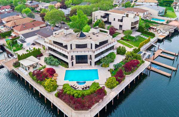 Discount dacha: Mill Basin mansion with Russian oligarch ties just won’t sell