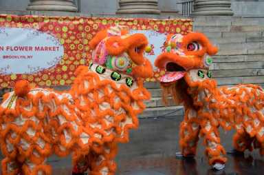 Moon market: Locals usher in the Year of the Dog early at beep’s pre-holiday bazaar