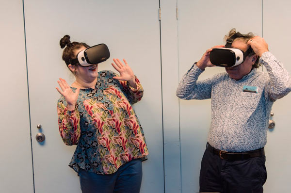 Elders’ escape: Seniors travel the world in new virtual-reality class