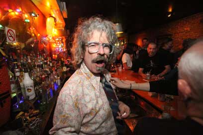 Signing off in Hook: Beloved Van Brunt Street dive closes with alcohol-soaked bash
