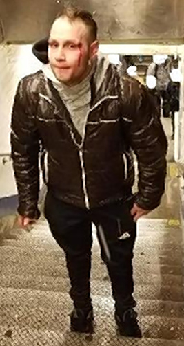 Police looking for man who allegedly beat up another man on subway