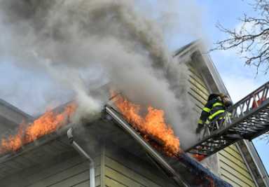Firefighters battle Mapleton blaze, arrest contractor at the scene