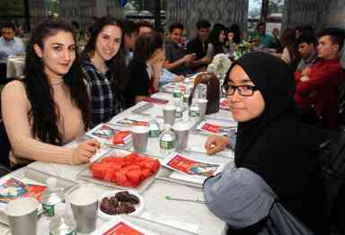 Muslims and Jews celebrate Ramadan together in Sheepshead Bay