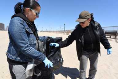Do-gooders pick up trash for Earth Day on Coney Island