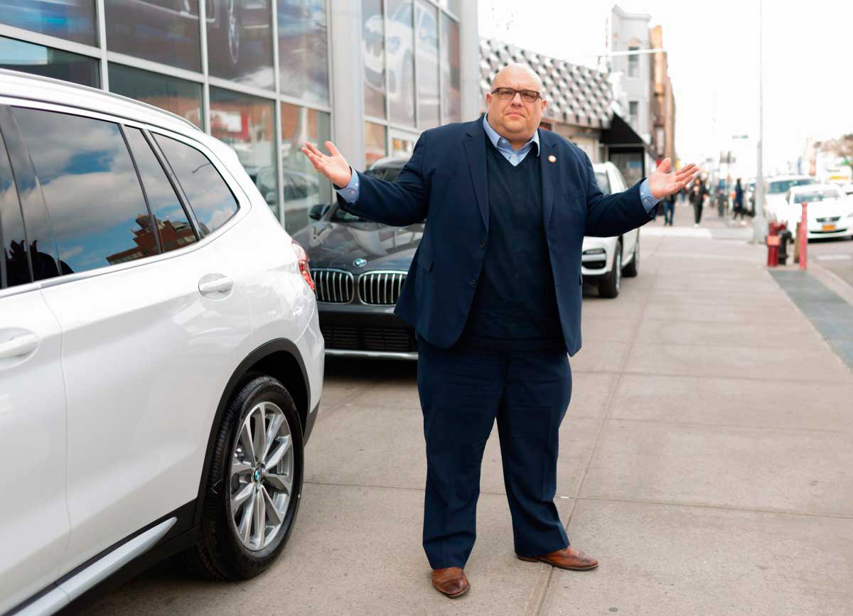 Un-park it! Ridge pol’s bill would close car dealerships that clog sidewalks