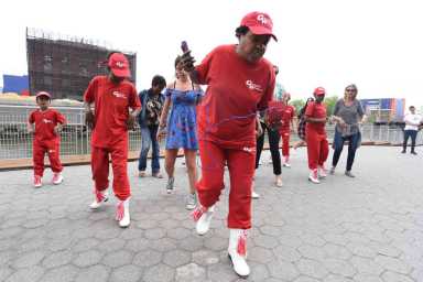 For the love of filth: Gowanusaurs come together to celebrate canal, neighborhood