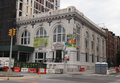 Splashy debut! Renovations conclude at century-plus-old P’Slope bathhouse